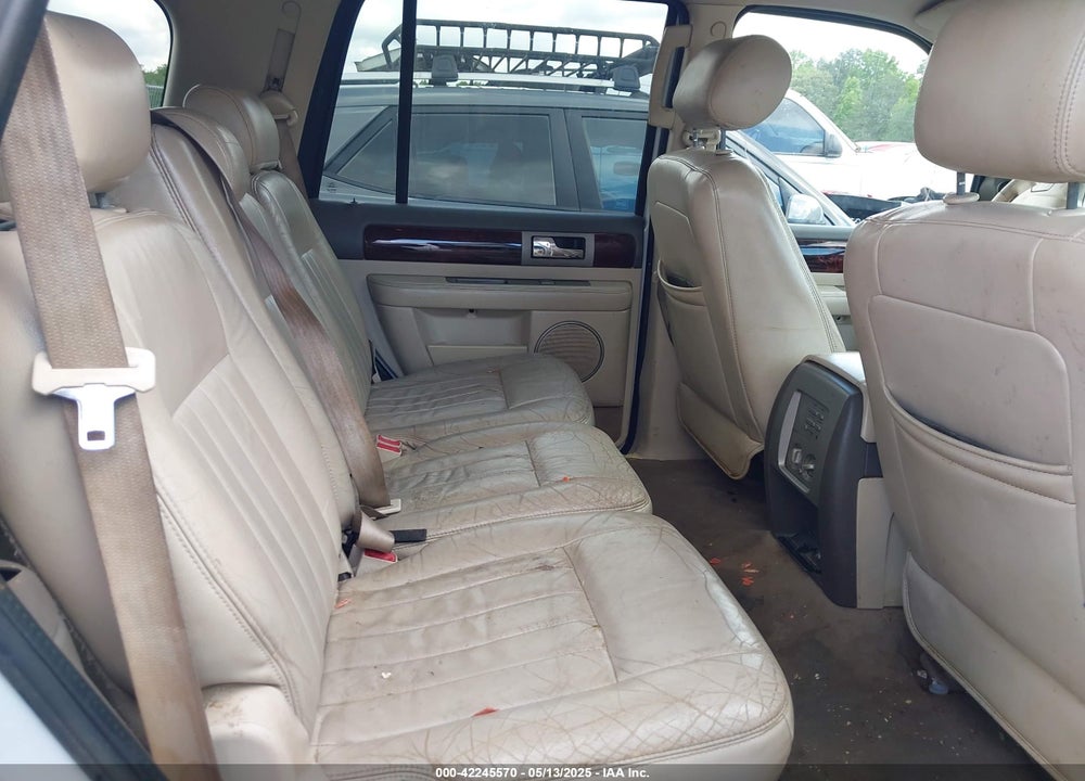 2004 LINCOLN NAVIGATOR VIN: 5LMFU27R24LJ31247