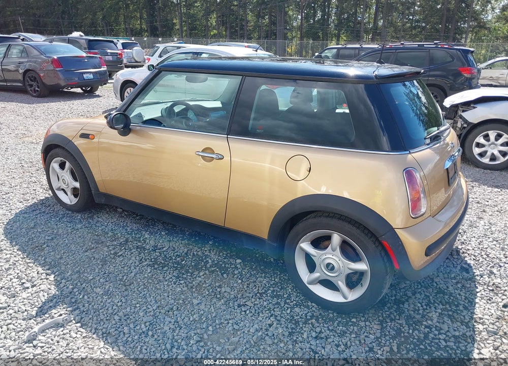 2003 MINI COOPER VIN: WMWRC334X3TJ50440