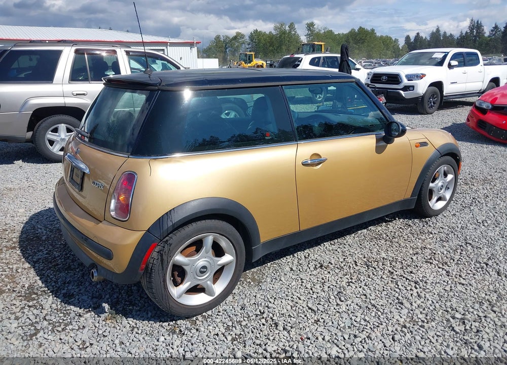 2003 MINI COOPER VIN: WMWRC334X3TJ50440