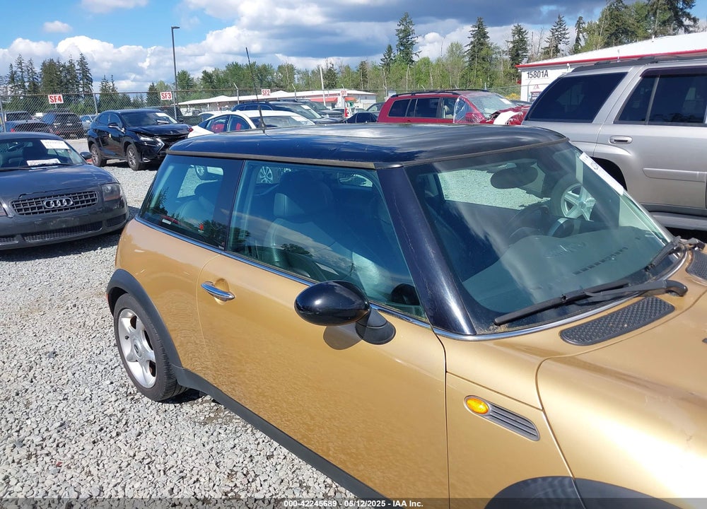 2003 MINI COOPER VIN: WMWRC334X3TJ50440