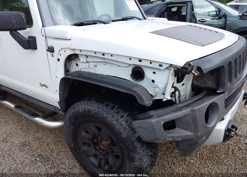 2008 HUMMER H3 SUV VIN: 5GTEN13E988152370