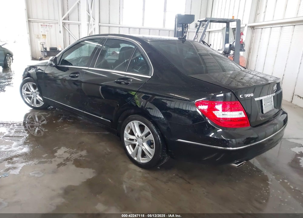 2014 MERCEDES-BENZ C 300 VIN: WDDGF8AB5EG183525