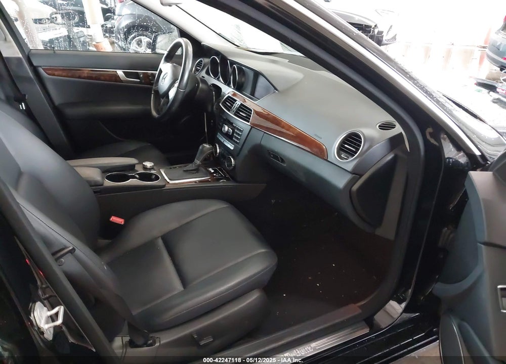 2014 MERCEDES-BENZ C 300 VIN: WDDGF8AB5EG183525