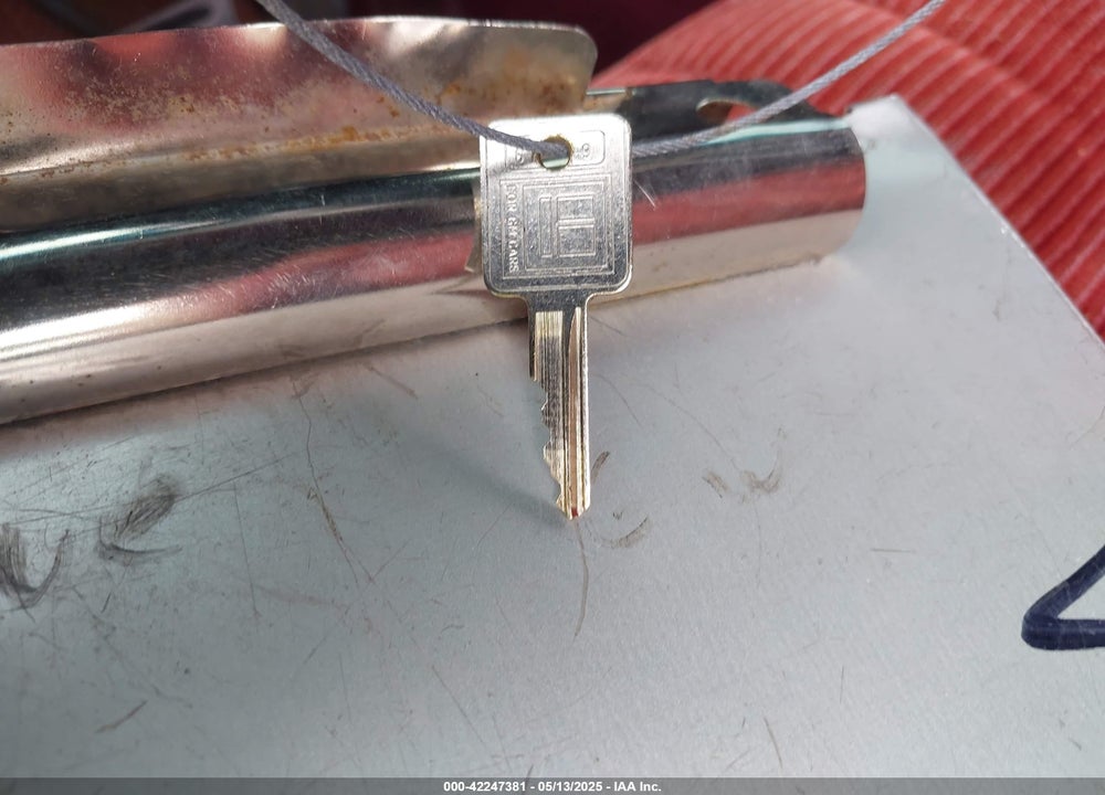 1988 CHEVROLET GMT-400 C1500 VIN: 2GCDC14K7J1263621