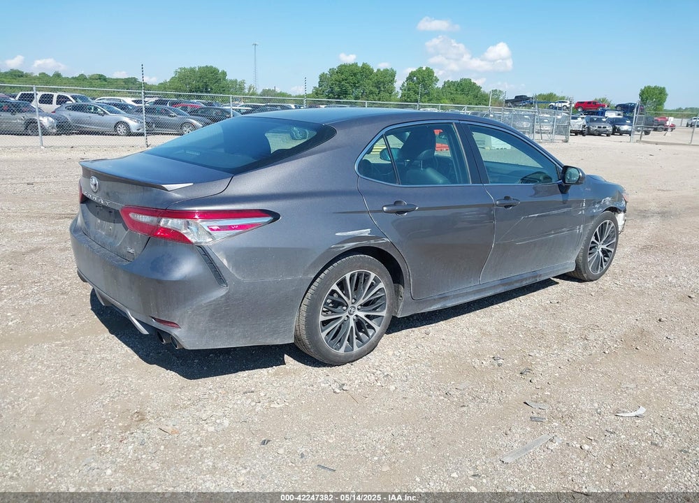 2018 TOYOTA CAMRY VIN: 4T1B11HK4JU659366