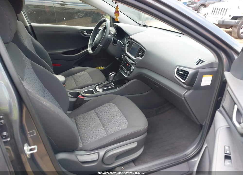 2019 HYUNDAI IONIQ HYBRID VIN: KMHC65LC4KU174675
