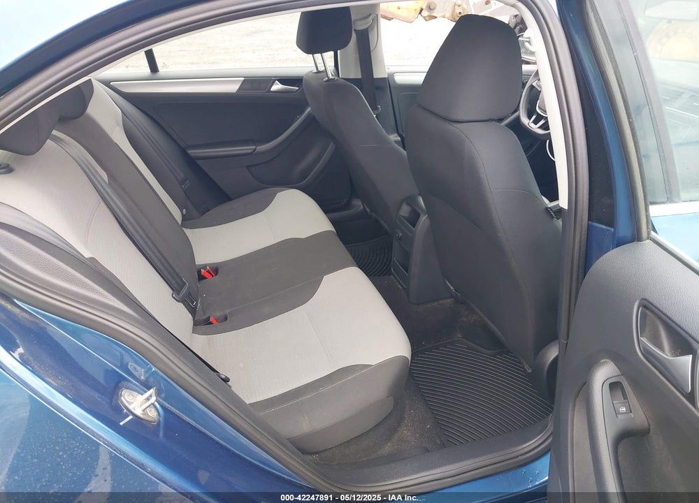 2017 VOLKSWAGEN JETTA VIN: 3VW2B7AJ8HM246268