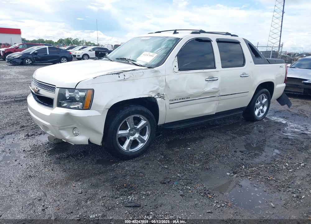 2011 CHEVROLET AVALANCHE 1500 LTZ VIN: 3GNTKGE35BG153417