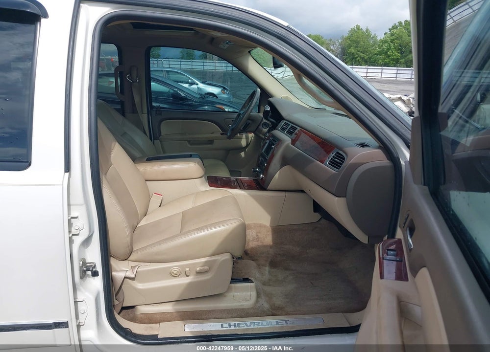 2011 CHEVROLET AVALANCHE 1500 LTZ VIN: 3GNTKGE35BG153417