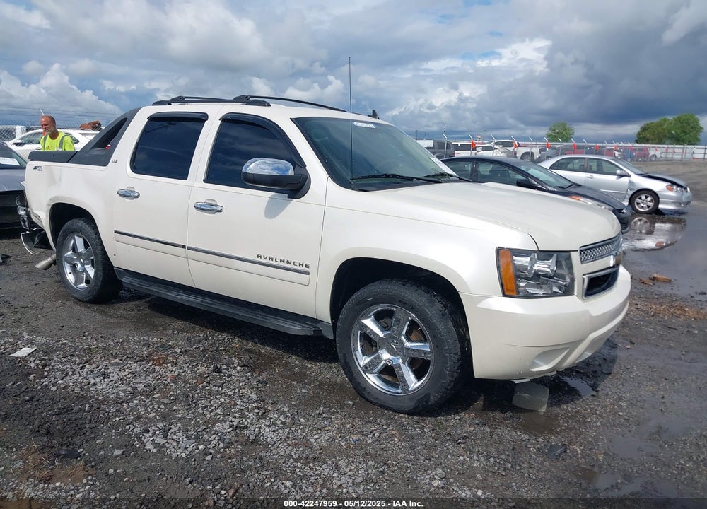 2011 CHEVROLET AVALANCHE 1500 LTZ VIN: 3GNTKGE35BG153417
