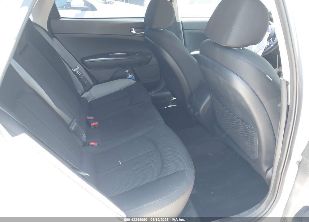 2019 KIA OPTIMA VIN: 5XXGT4L38KG372576