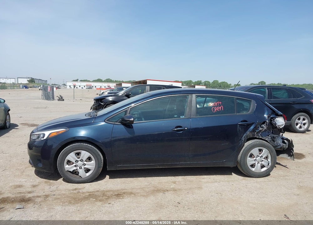 2017 KIA FORTE VIN: KNAFK5A89H5681132