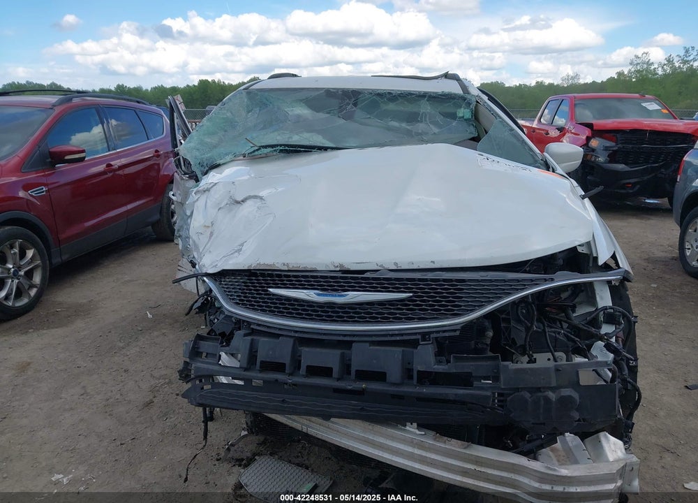 2017 CHRYSLER PACIFICA TOURING L VIN: 2C4RC1BG5HR571659