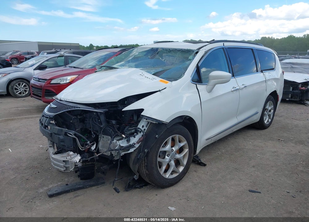 2017 CHRYSLER PACIFICA TOURING L VIN: 2C4RC1BG5HR571659