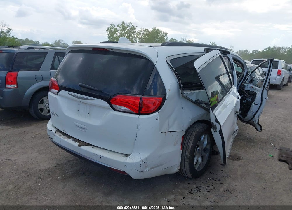 2017 CHRYSLER PACIFICA TOURING L VIN: 2C4RC1BG5HR571659