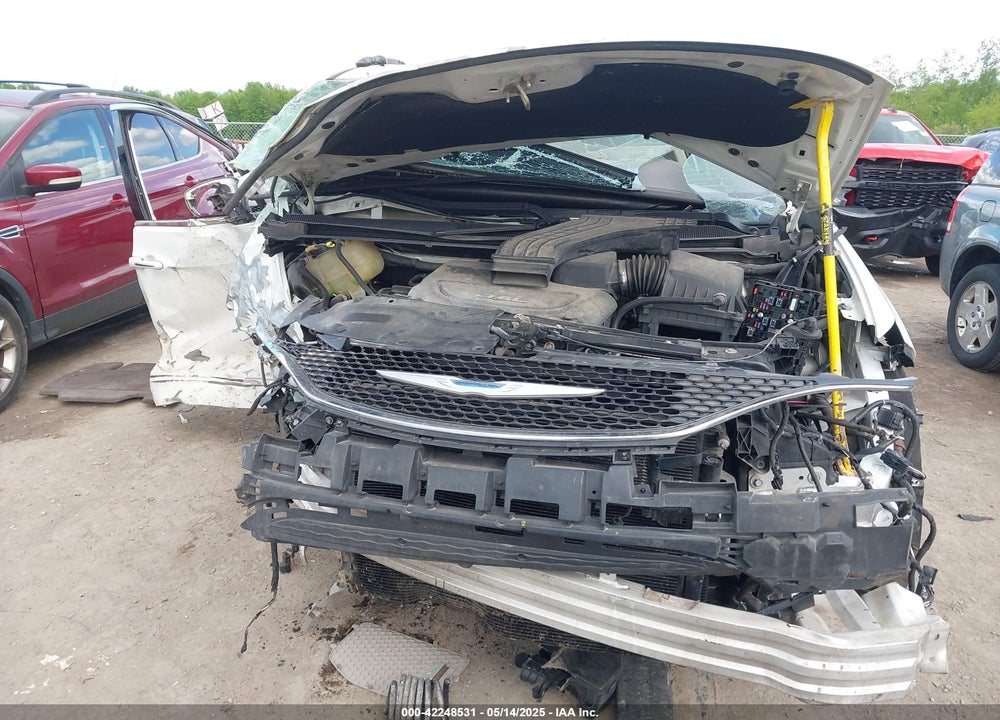 2017 CHRYSLER PACIFICA TOURING L VIN: 2C4RC1BG5HR571659