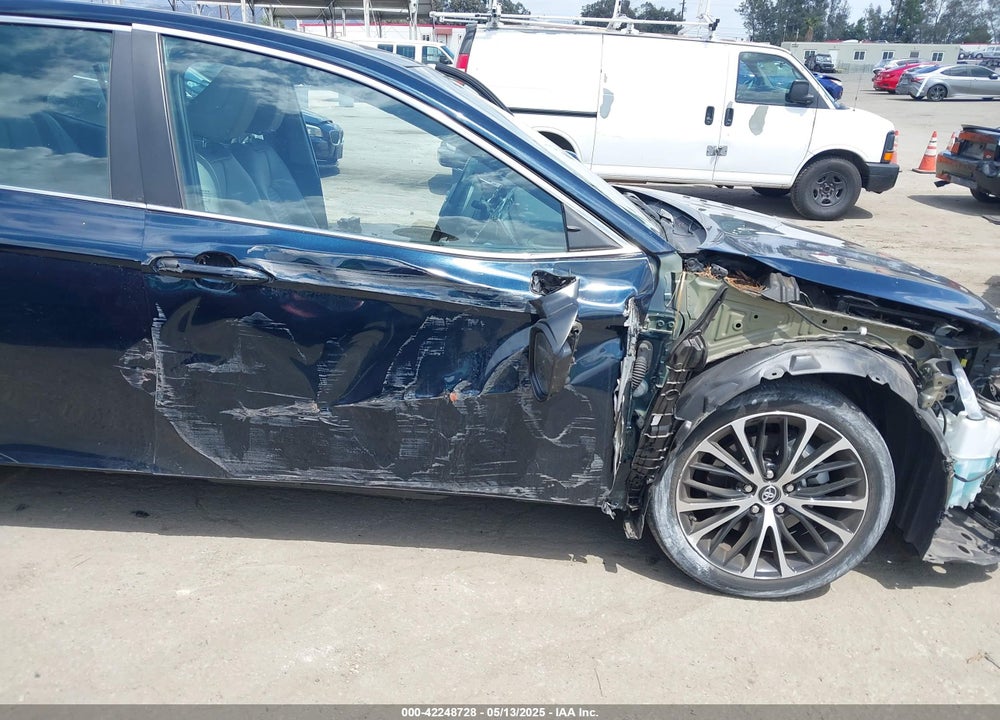2019 TOYOTA CAMRY VIN: 4T1B11HK5KU852174