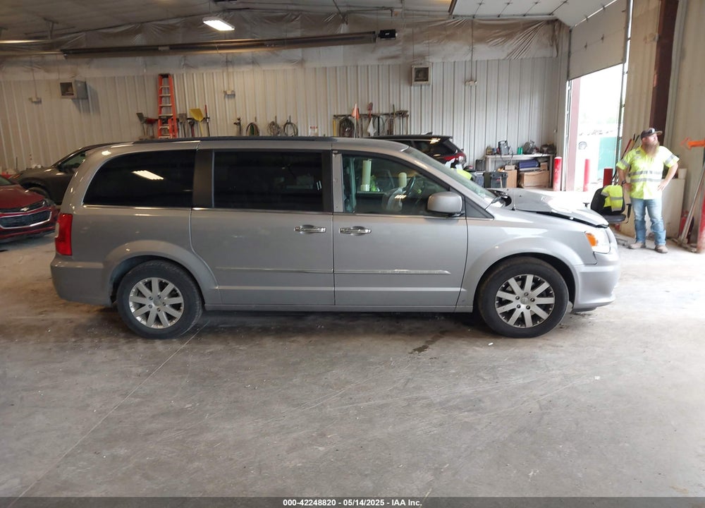 2016 CHRYSLER TOWN & COUNTRY VIN: 2C4RC1BG2GR111809