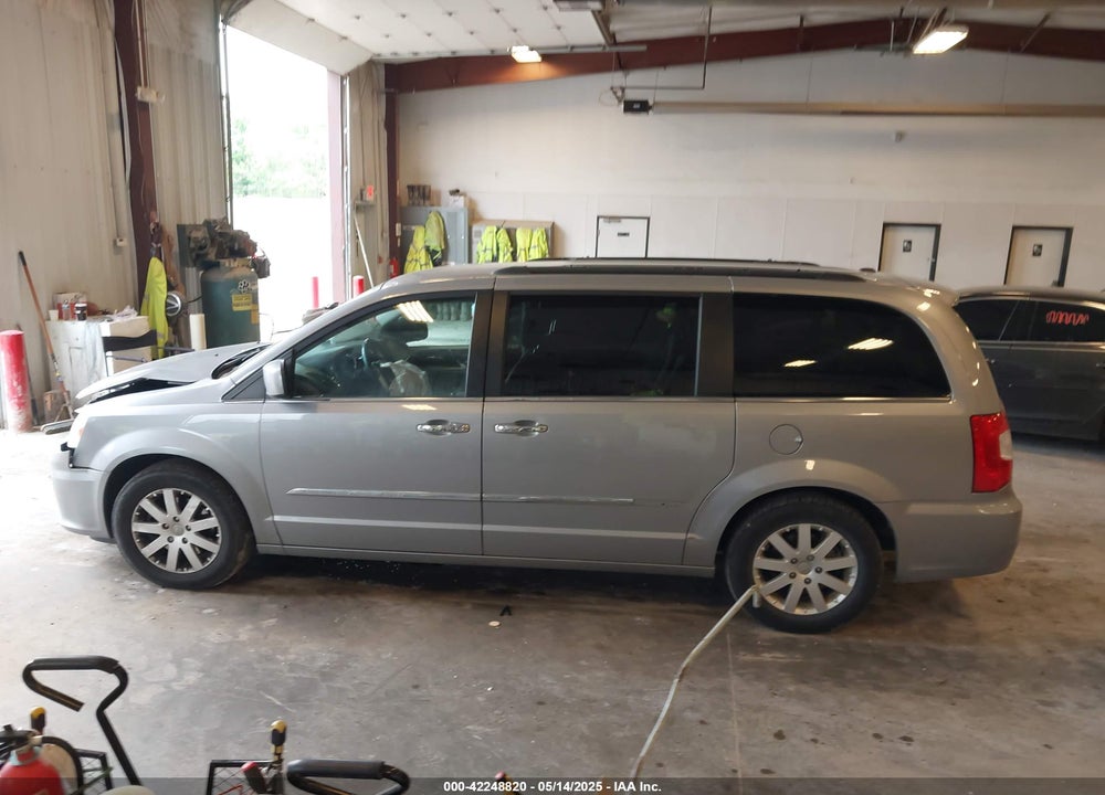 2016 CHRYSLER TOWN & COUNTRY VIN: 2C4RC1BG2GR111809