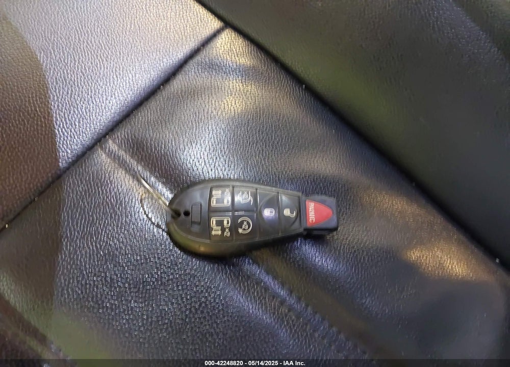 2016 CHRYSLER TOWN & COUNTRY VIN: 2C4RC1BG2GR111809