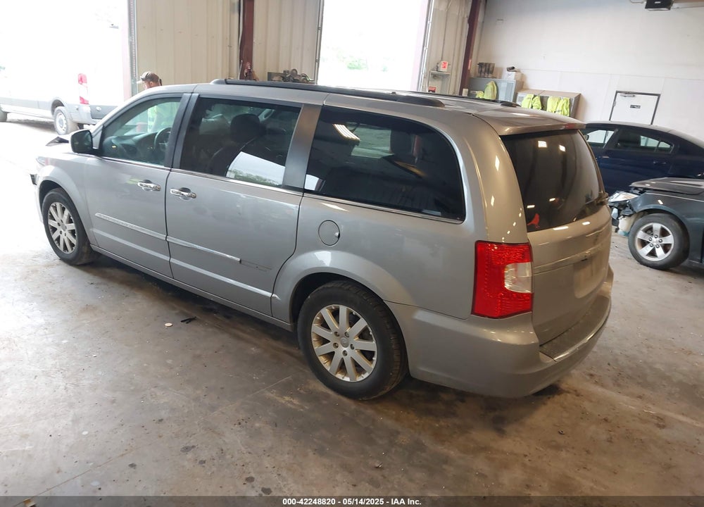 2016 CHRYSLER TOWN & COUNTRY VIN: 2C4RC1BG2GR111809