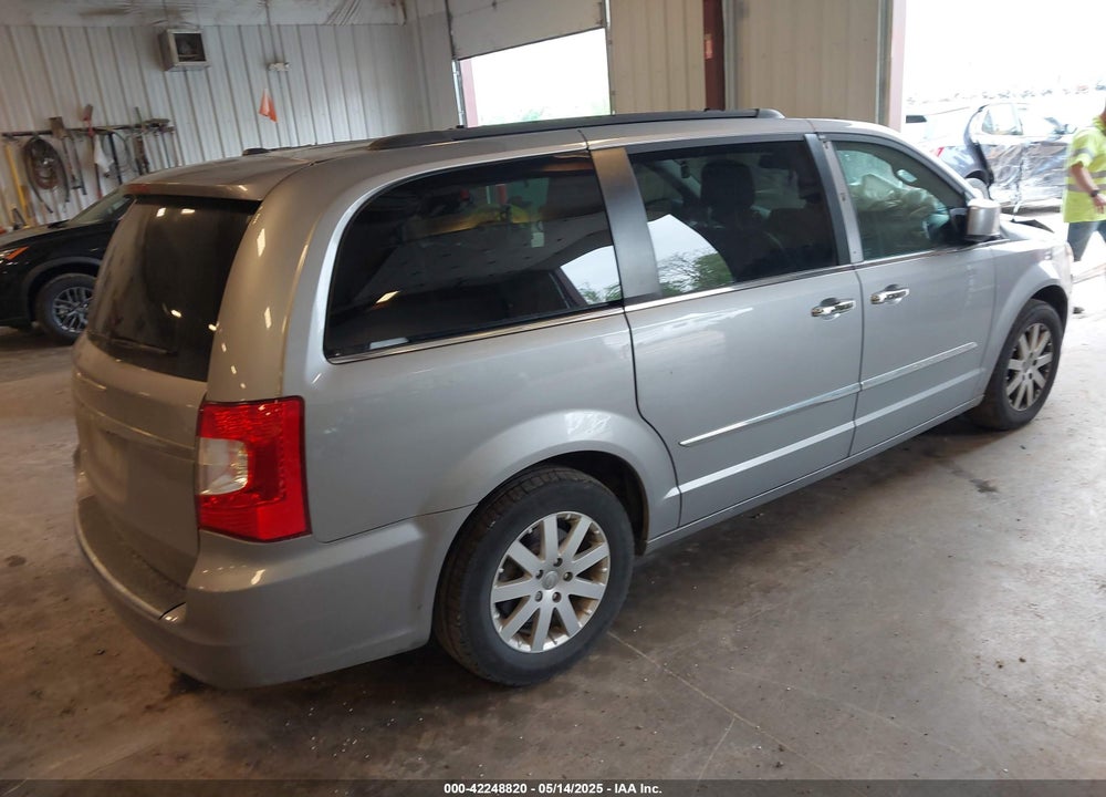 2016 CHRYSLER TOWN & COUNTRY VIN: 2C4RC1BG2GR111809