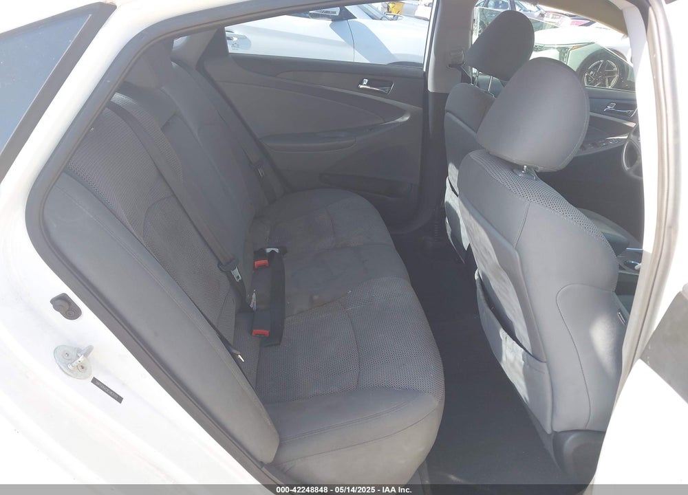 2014 HYUNDAI SONATA VIN: 5NPEB4AC6EH831111