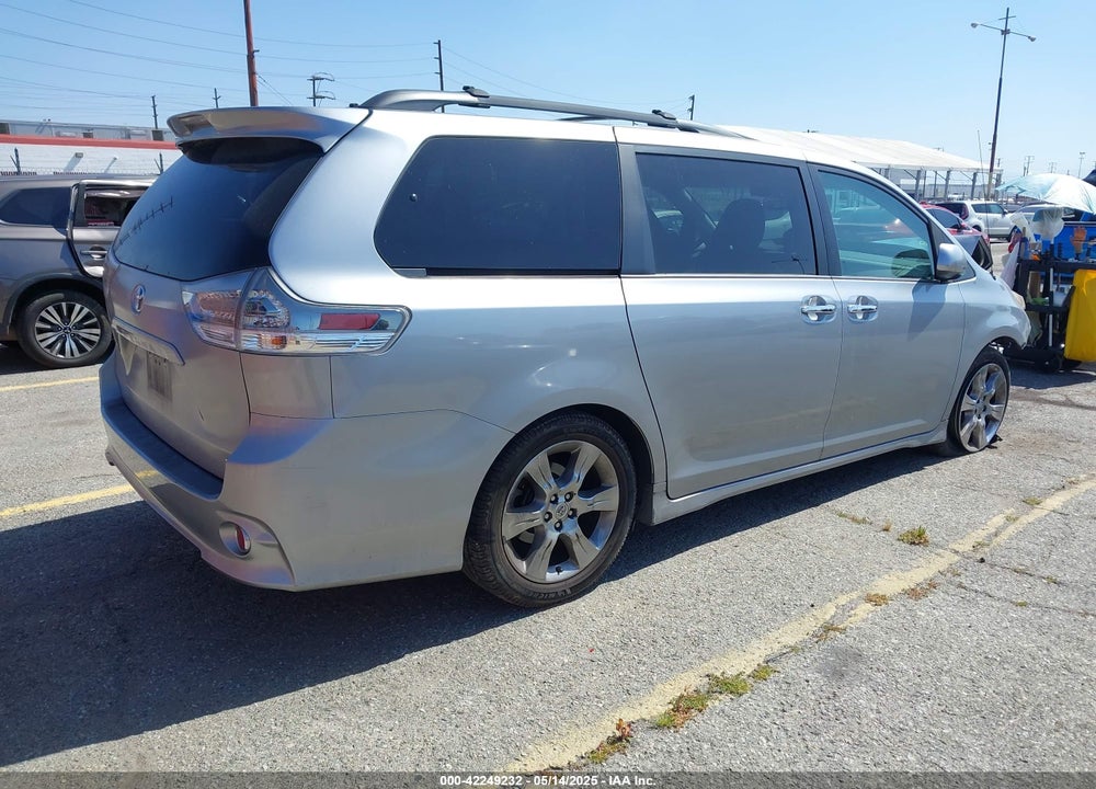 2013 TOYOTA SIENNA SE 8 PASSENGER VIN: 5TDXK3DC7DS287161