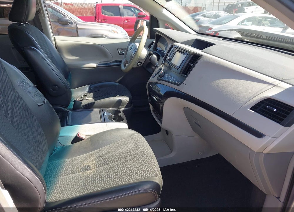 2013 TOYOTA SIENNA SE 8 PASSENGER VIN: 5TDXK3DC7DS287161
