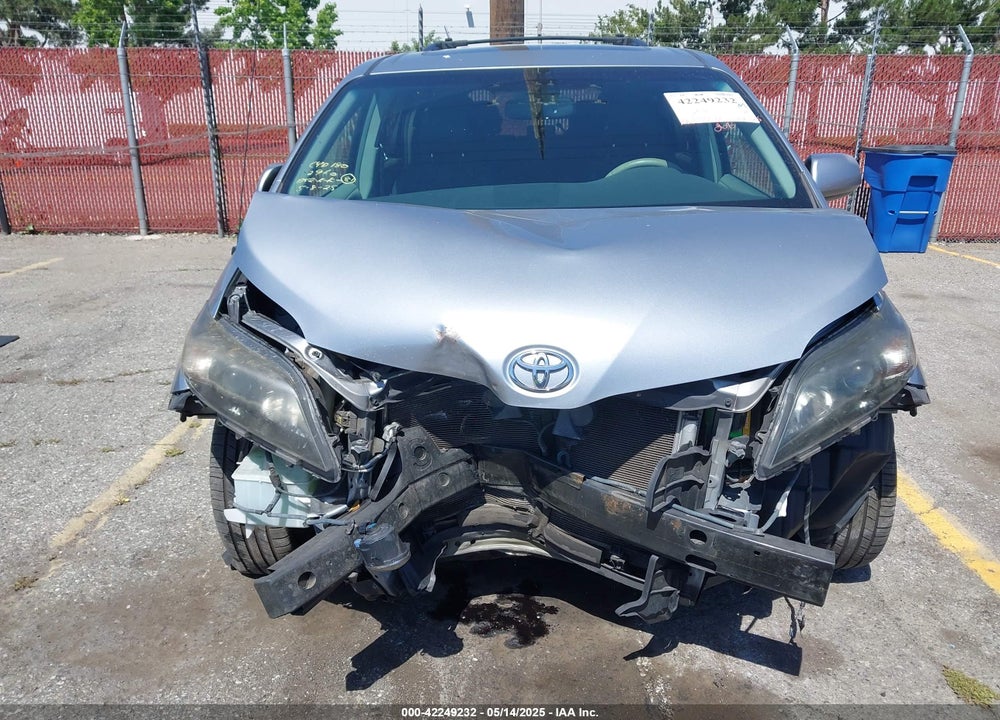 2013 TOYOTA SIENNA SE 8 PASSENGER VIN: 5TDXK3DC7DS287161