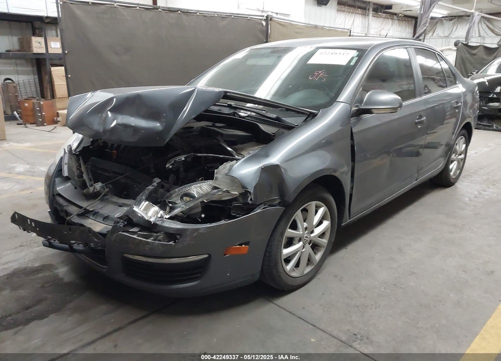2010 VOLKSWAGEN JETTA LIMITED EDITION VIN: 3VWRZ7AJ1AM140177