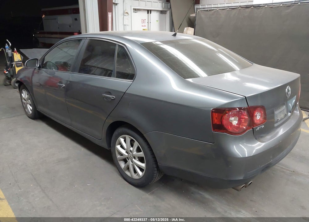 2010 VOLKSWAGEN JETTA LIMITED EDITION VIN: 3VWRZ7AJ1AM140177