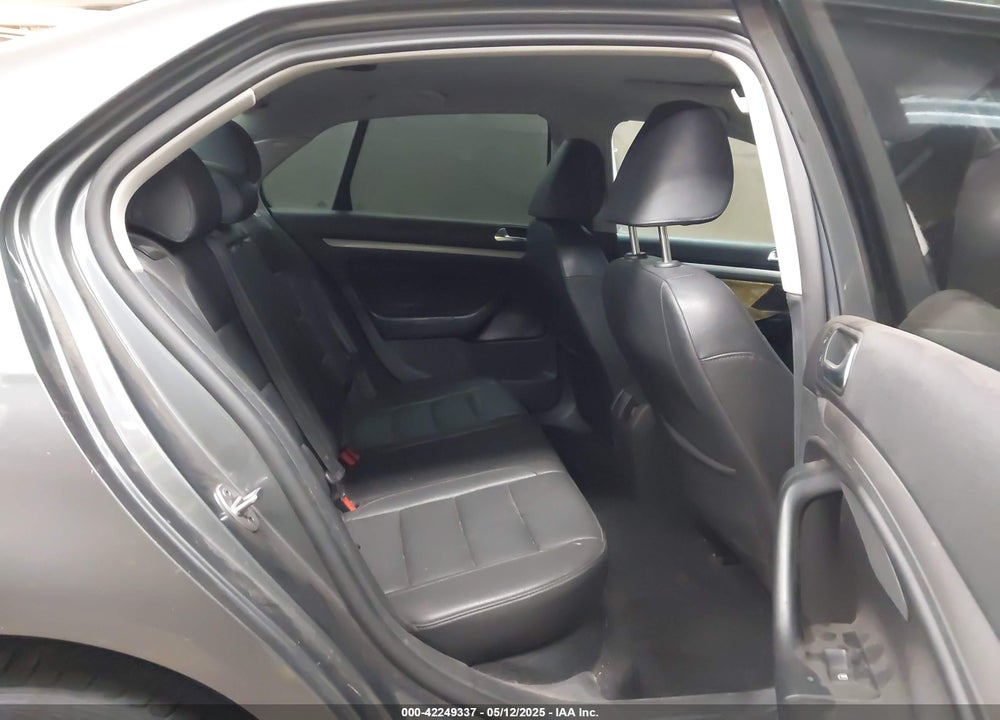 2010 VOLKSWAGEN JETTA LIMITED EDITION VIN: 3VWRZ7AJ1AM140177