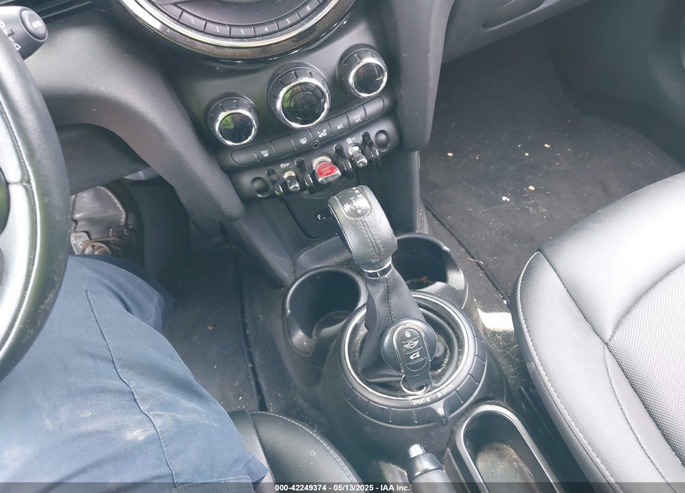2016 MINI COOPER VIN: WMWXP5C57G2D15150