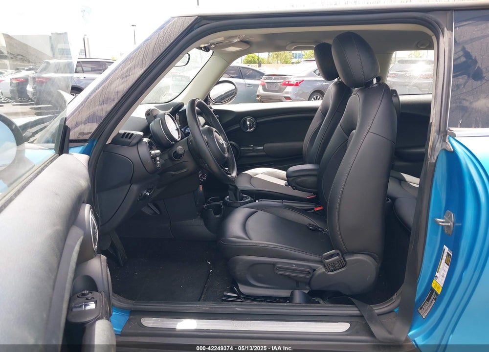 2016 MINI COOPER VIN: WMWXP5C57G2D15150
