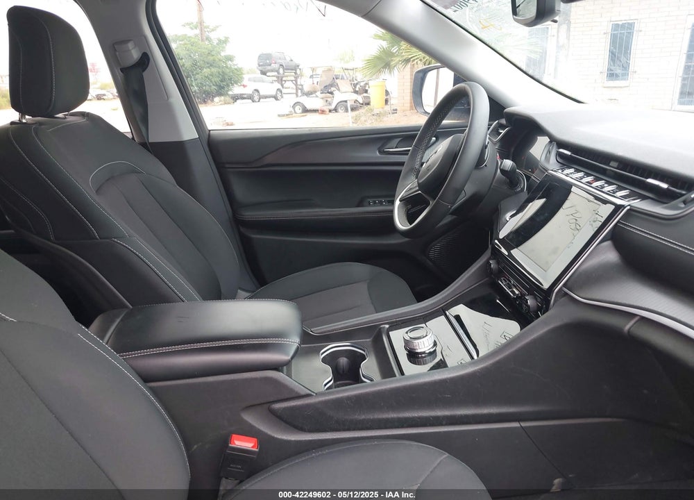 2024 JEEP GRAND CHEROKEE L VIN: 1C4RJJAG1R8958326