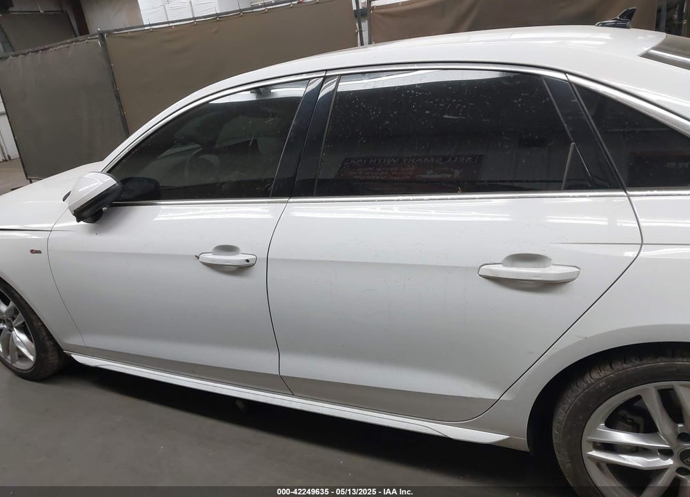 2022 AUDI A4 VIN: WAUEAAF48NN013671