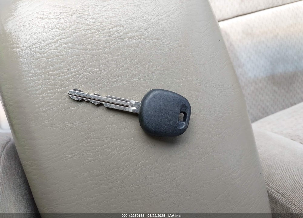 2002 TOYOTA CAMRY XLE V6 VIN: 4T1BF32K42U035090
