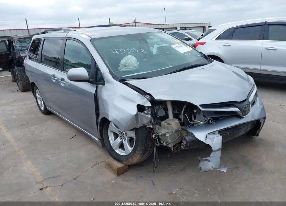 2018 TOYOTA SIENNA LE 8 PASSENGER VIN: 5TDKZ3DC3JS917131