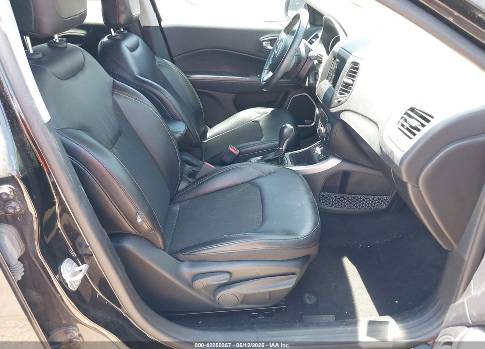 2018 JEEP COMPASS LATITUDE FWD VIN: 3C4NJCBB0JT374678