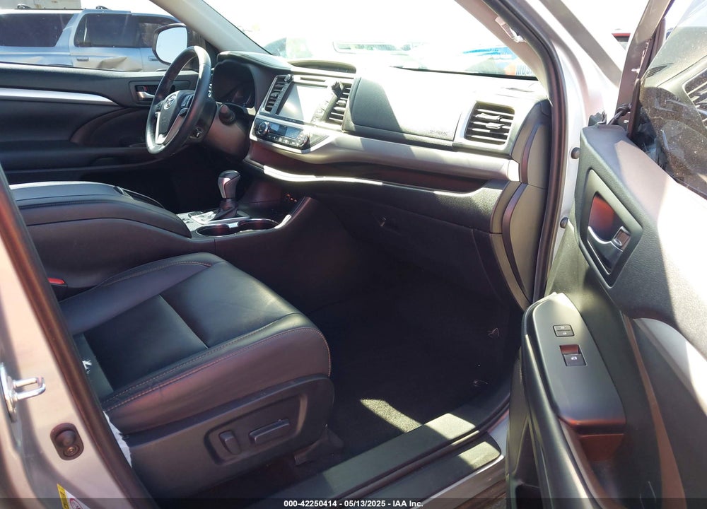 2019 TOYOTA HIGHLANDER VIN: 5TDJZRFH4KS580932