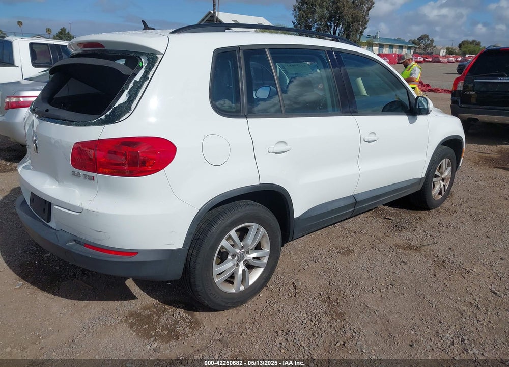2016 VOLKSWAGEN TIGUAN S VIN: WVGAV7AX2GW501100