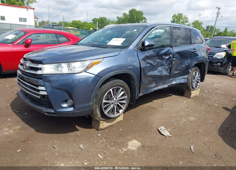 2019 TOYOTA HIGHLANDER VIN: 5TDJZRFH2KS975689