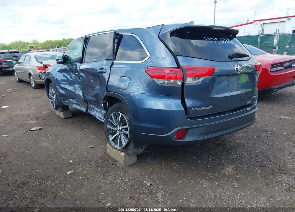 2019 TOYOTA HIGHLANDER VIN: 5TDJZRFH2KS975689