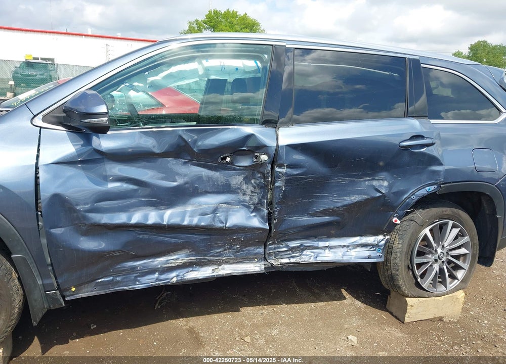 2019 TOYOTA HIGHLANDER VIN: 5TDJZRFH2KS975689