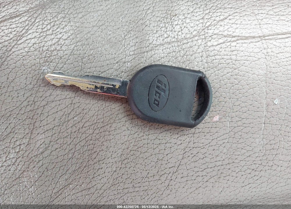 2011 FORD FUSION VIN: 3FAHP0JAXBR166198