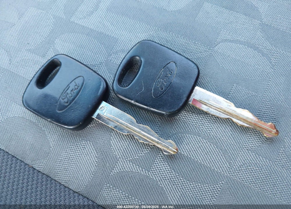 2005 FORD FOCUS VIN: 1FAFP36N75W192103