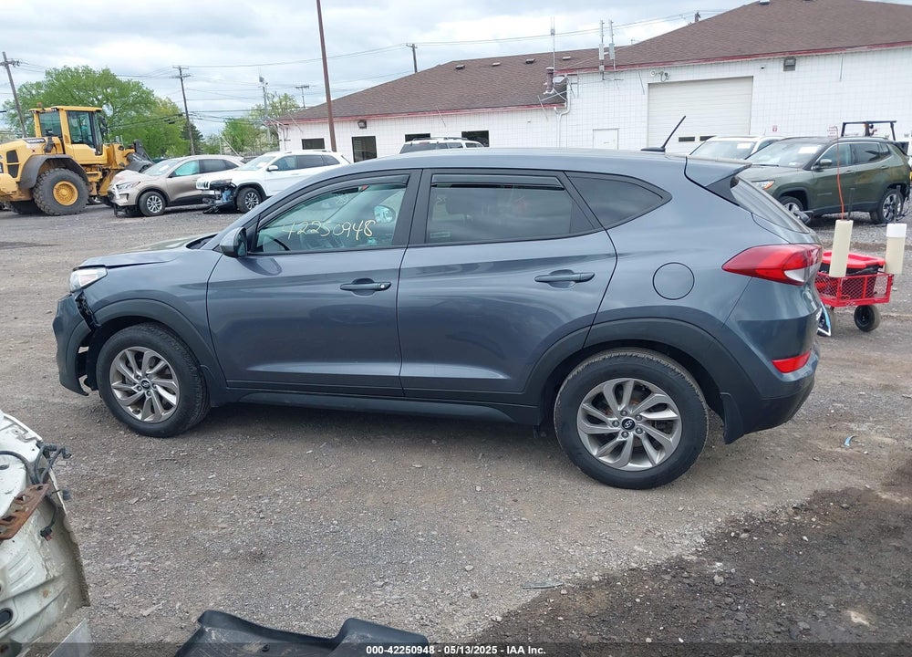 2017 HYUNDAI TUCSON SE VIN: KM8J23A44HU379084