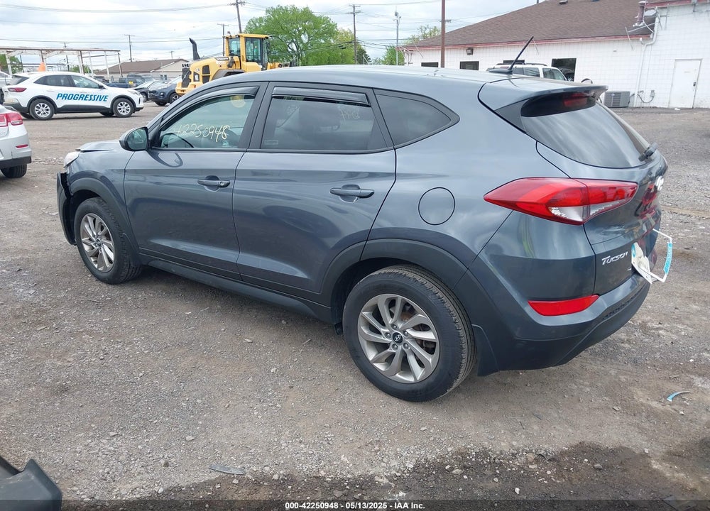 2017 HYUNDAI TUCSON SE VIN: KM8J23A44HU379084