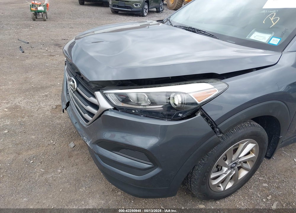 2017 HYUNDAI TUCSON SE VIN: KM8J23A44HU379084
